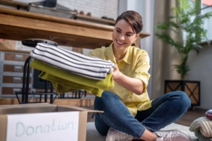 How to pack clothes for moving: a stress-free room-by-room guide